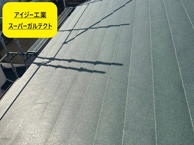 スレート屋根から金属製の屋根へカバー工法を実施