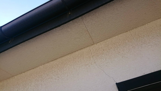 外壁ひび割れ