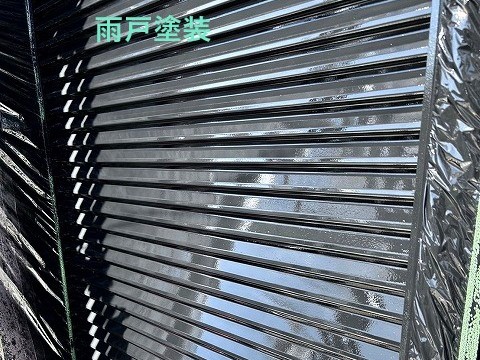 外壁塗装　個性的なブラック系塗料使用