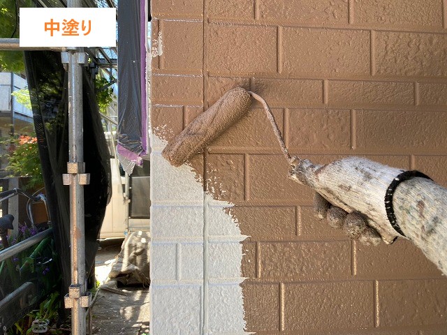 外壁塗装を実施！色褪せや汚れは家が古く見えてしまいます。新築同様に蘇りますよ～♪