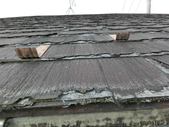 屋根板の剥がれ
