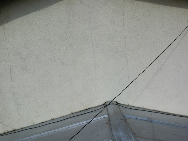 外壁のひび割れ