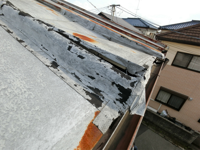 屋根の剥がれ