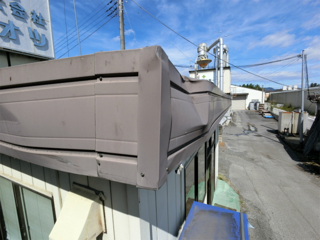 屋根板金の歪み