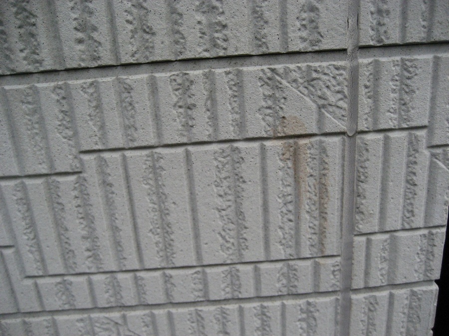 外壁　劣化　色あせ