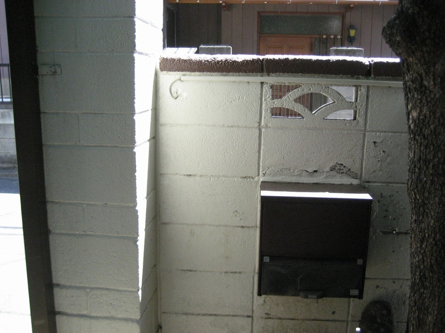 浦和区 塀 反対側写真