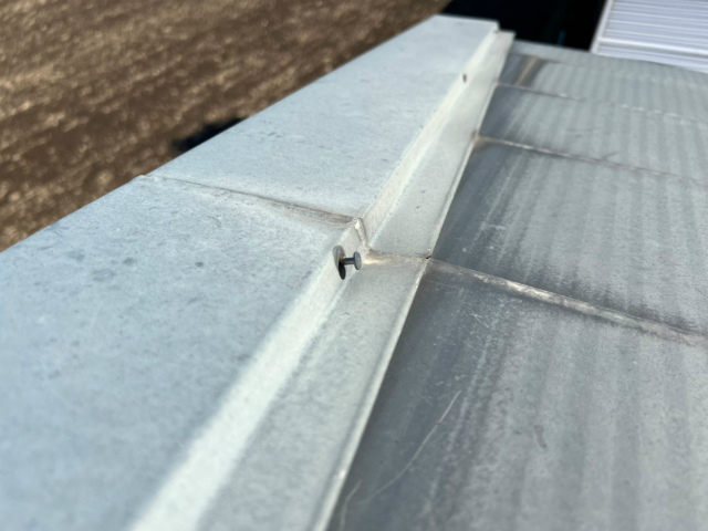 金属屋根の浮き釘