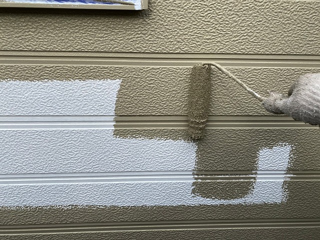 外壁塗装中塗り