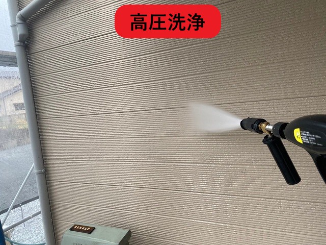 高圧洗浄できれいにします