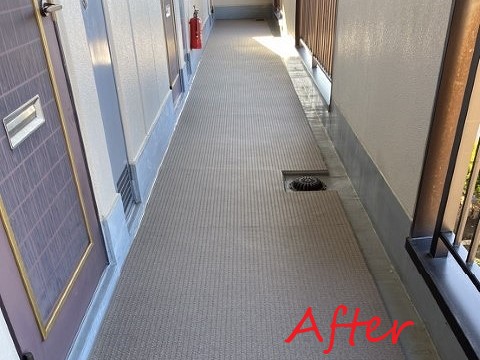 防水工事　マンション共用廊下に長尺シート