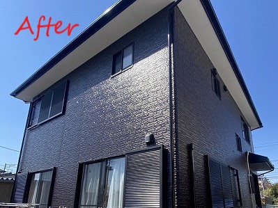 外壁塗装　個性的なブラック系塗料使用