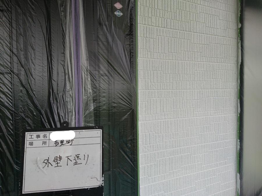 外壁　下塗り　写真