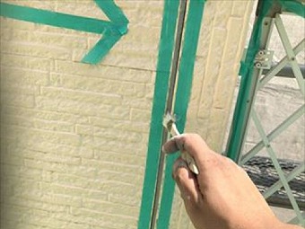 サイディングの目地　プライマー