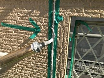 サイディングの目地　コーキング充填