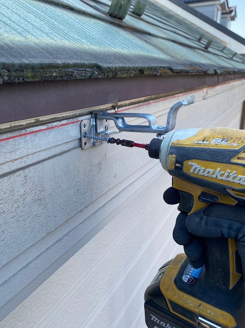 雨樋　金具付け