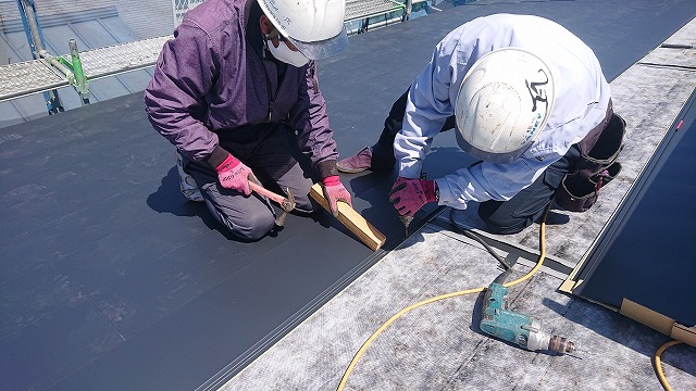 横暖ルーフの屋根カバー工事