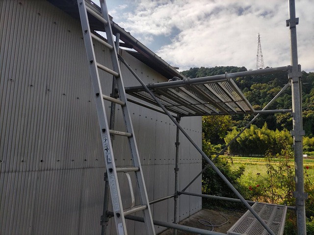 屋根作業用の足場