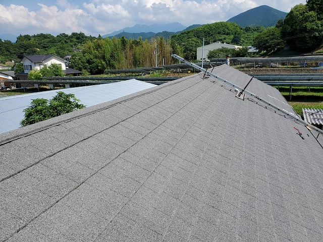切り妻屋根のセネター