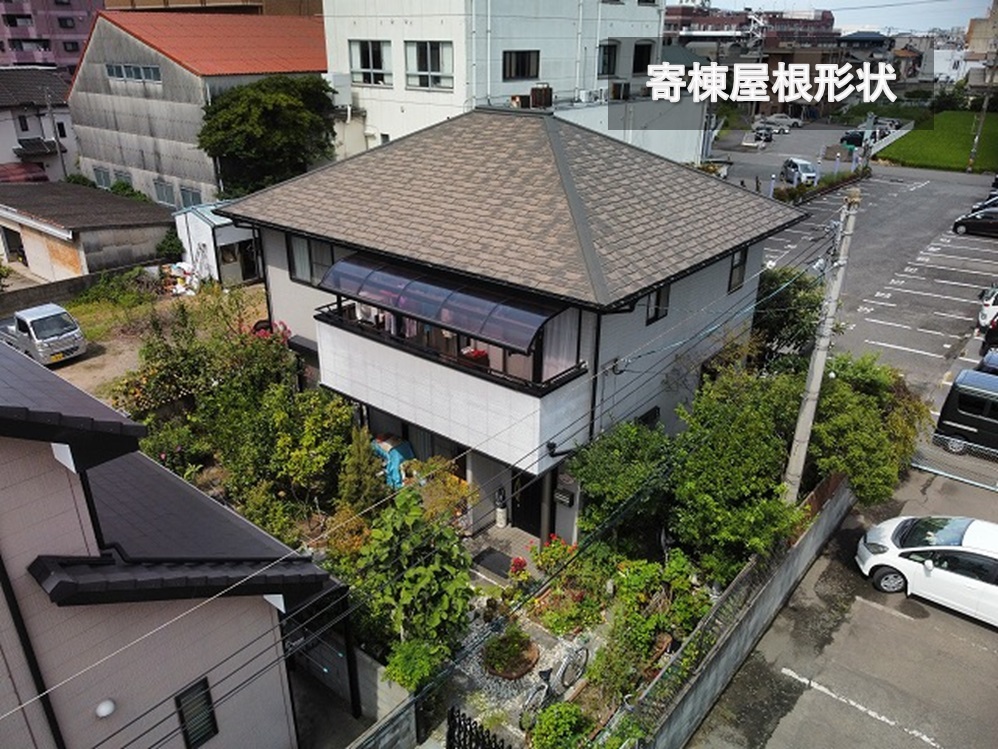 2階建ての寄棟屋根