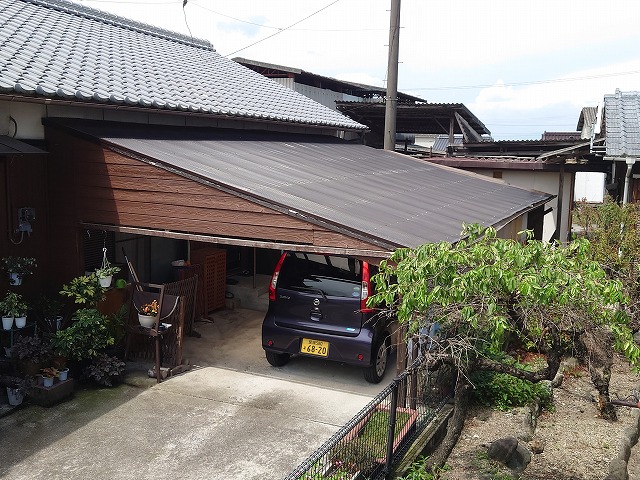 車庫の波板屋根