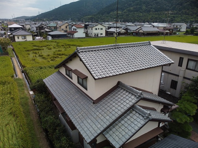 和型釉薬瓦の屋根