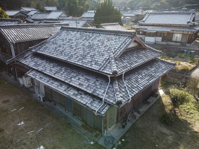 古民家の瓦屋根