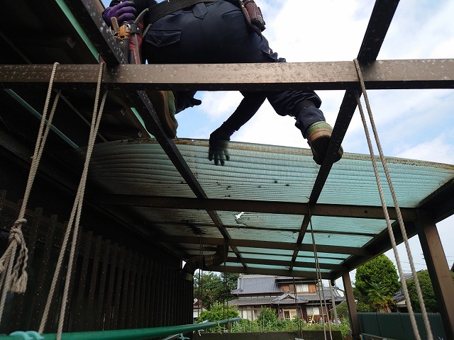 古い波板の解体