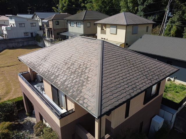 寄棟屋根の2階建て住宅