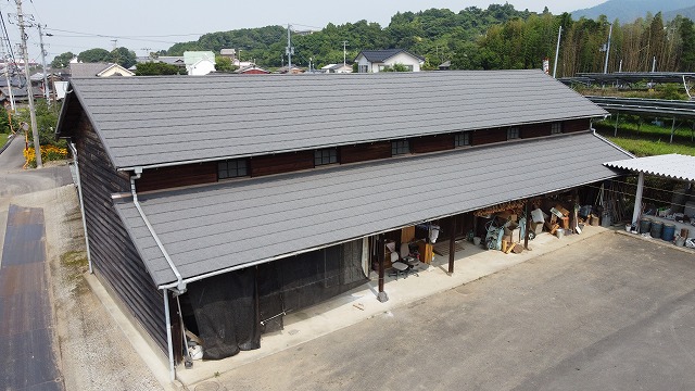 切り妻屋根のセネター