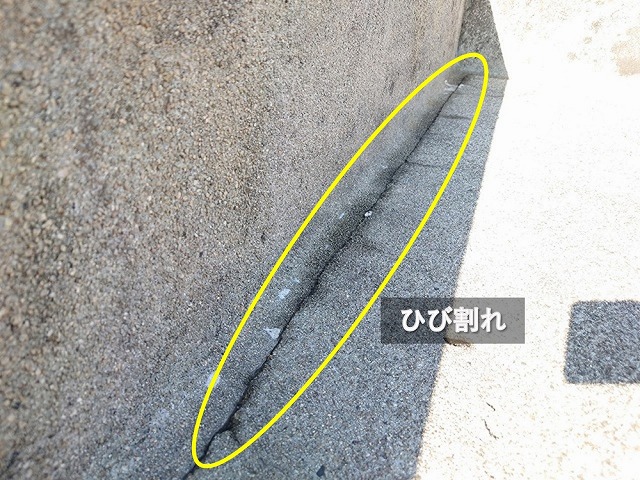 屋上のひび割れ