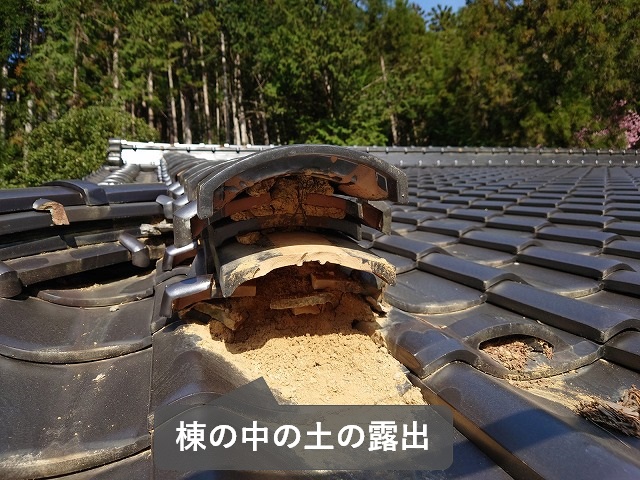 雪害で落下した降り棟の鬼瓦