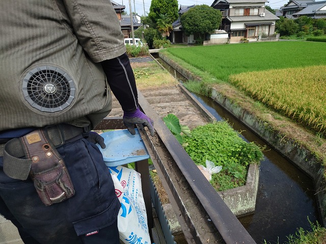 テラスの樋掃除