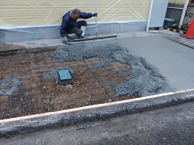 コンクリートの流し込み