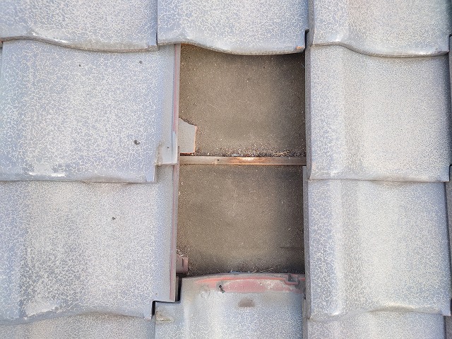 釉薬瓦の下の状態