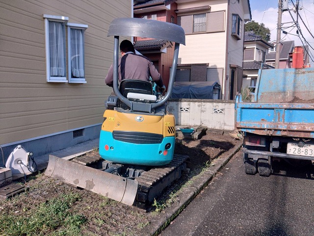 鋤取り整地作業