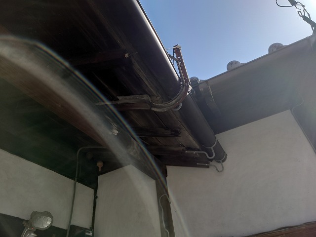 雨漏りで傷んだ垂木