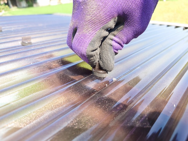 ポリカ波板のフック