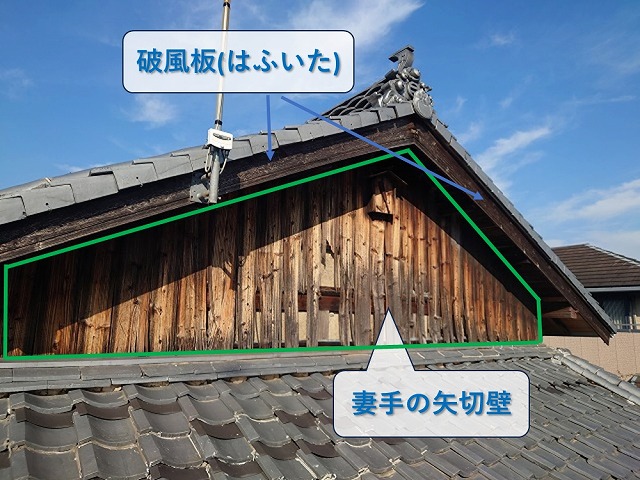 傷んだ矢切の焼杉板