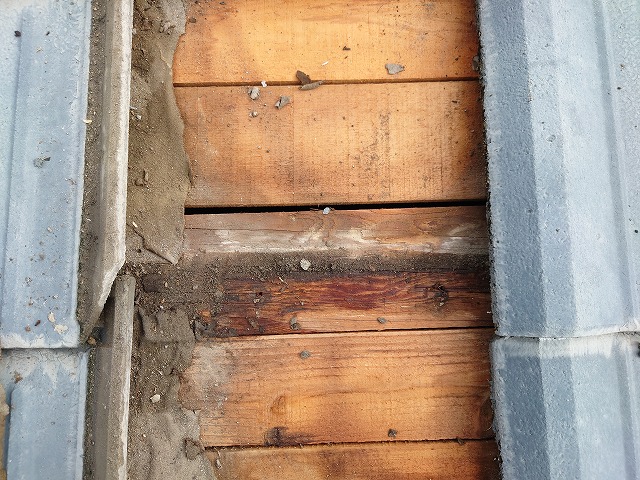 野地板の雨漏りシミ