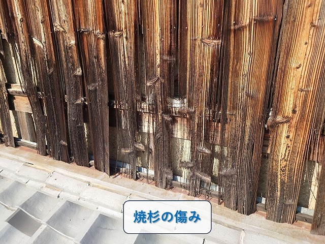 傷んだ矢切の焼杉板
