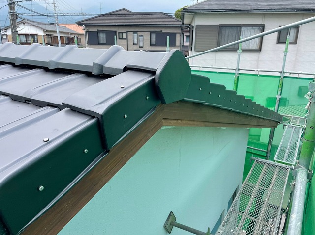 切妻の陶器平板瓦