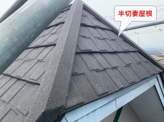 半切妻屋根のセネター