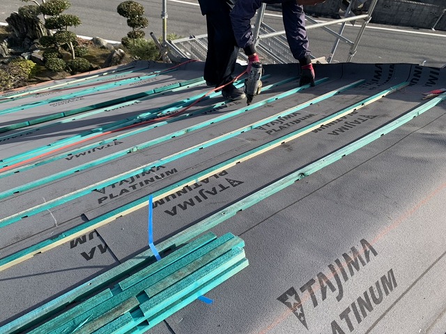 瓦桟木の取り付け