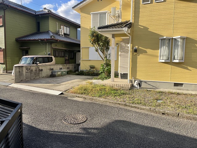 車・移動後の庭の様子