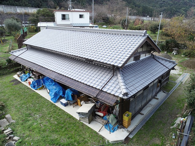 いぶし瓦の屋根