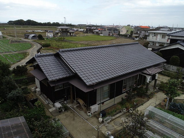 セメント瓦の屋根