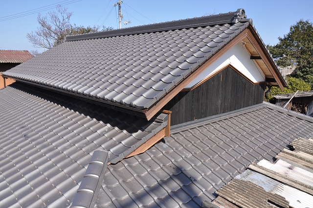釉薬瓦屋根