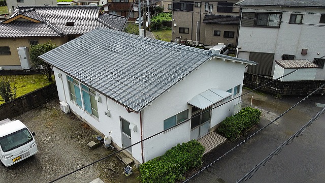 セメント瓦の屋根