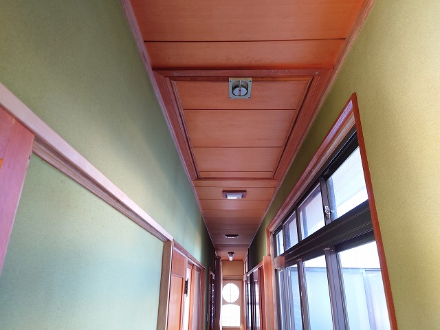 天井に上がる点検口