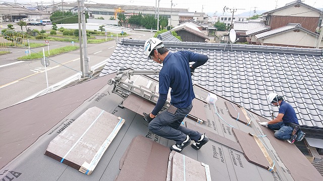 コロニアルを切断するところ